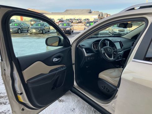 Used 2015 Jeep Cherokee Limited w/ Luxury Group image 8