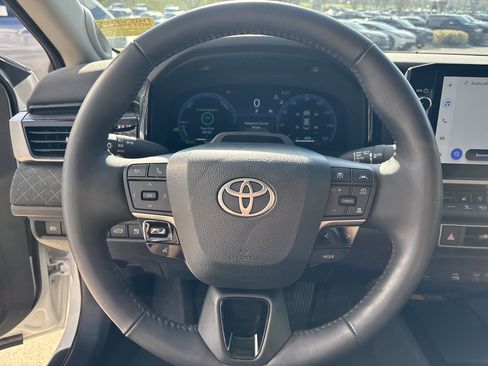 Used 2025 Toyota Camry XLE w/ Premium Plus Package image 17