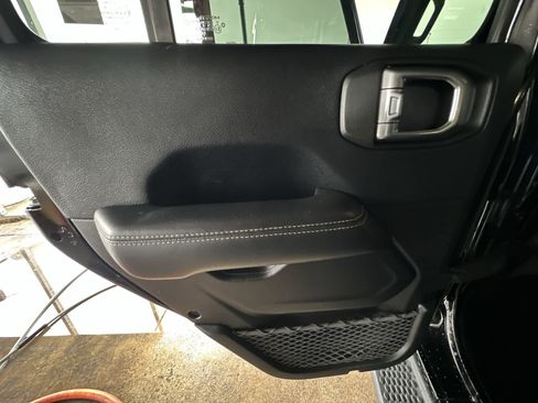 Used 2019 Jeep Wrangler Unlimited Sahara w/ Uconnect 4C Nav & Sound Group image 31