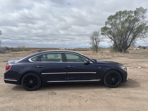 Used 2019 Kia K900 Luxury image 3
