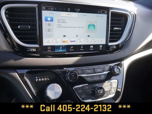 Used 2025 Chrysler Pacifica Select FWD image 33