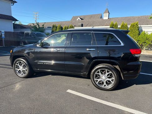 Used 2020 Jeep Grand Cherokee Overland AWD/4WD image 8