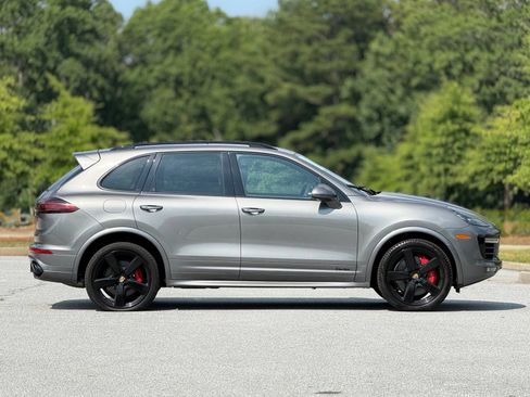Used 2016 Porsche Cayenne Turbo AWD/4WD image 12