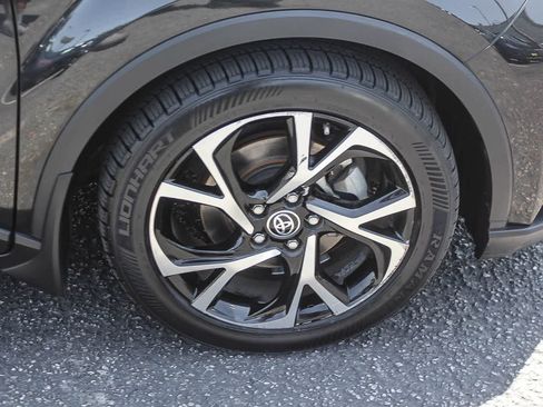 Used 2021 Toyota C-HR XLE FWD image 12