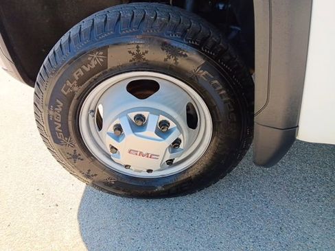 Used 2024 GMC Sierra 3500 Pro w/ Convenience Package image 7