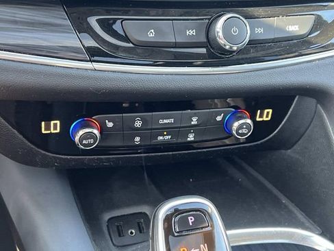 Used 2019 Buick Enclave Essence AWD/4WD image 29