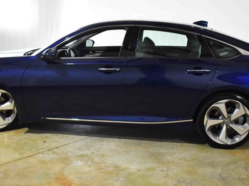 Used 2018 Honda Accord Touring image 6