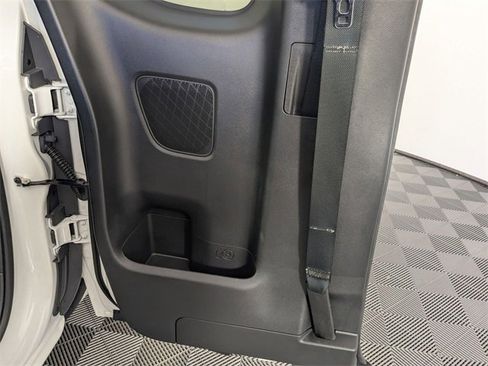 Used 2025 Nissan Frontier SV image 26