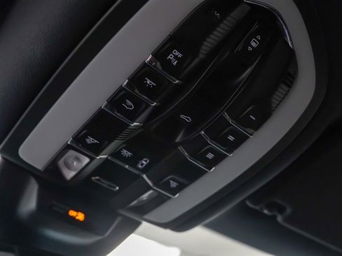 Certified 2022 Porsche Macan GTS image 28