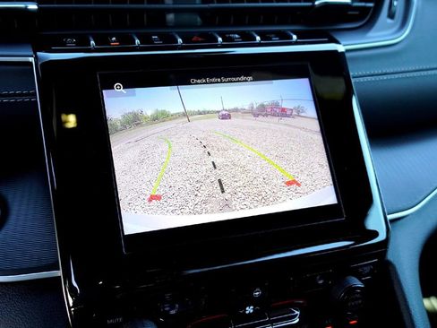 New 2025 Jeep Grand Cherokee Laredo w/ Luxury Tech Group I image 12