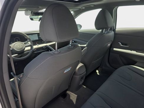Used 2025 Hyundai Elantra SEL FWD image 12