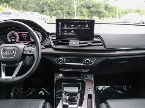 Used 2023 Audi Q5 2.0T Premium Plus w/ Premium Plus Package AWD/4WD image 12