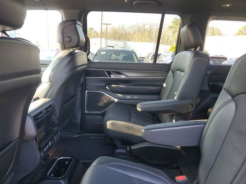 Used 2024 Jeep Wagoneer Series II w/ Premium Group I image 14