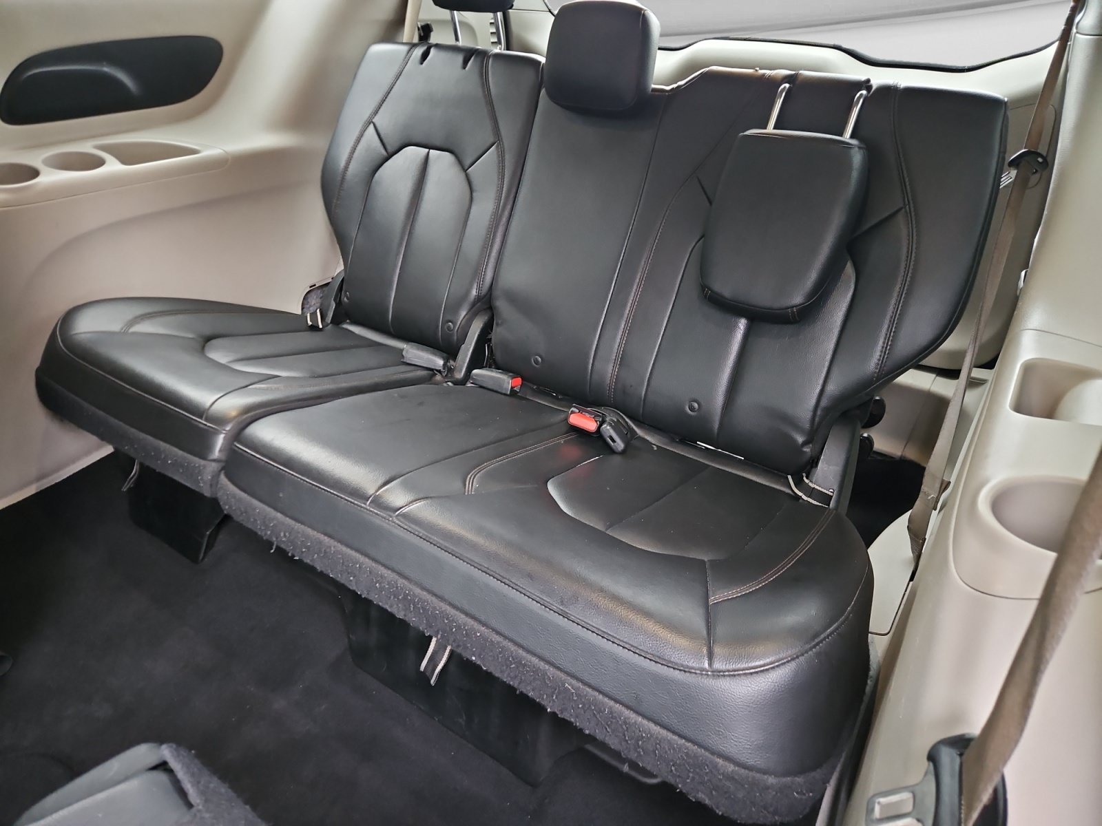 Used 2017 Chrysler Pacifica Touring-L FWD image 14