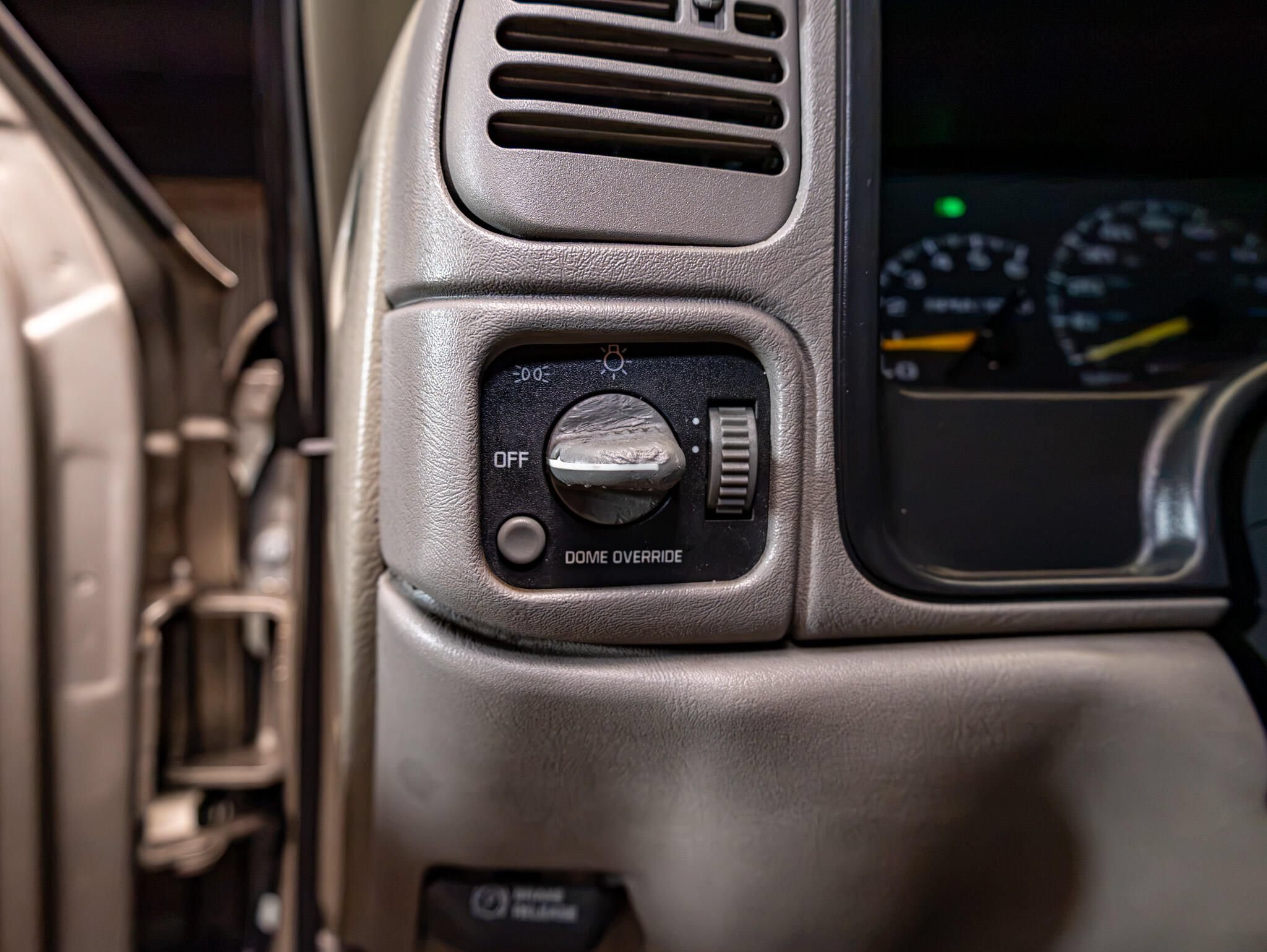 Used 1998 Chevrolet Silverado 2500 2WD Extended Cab w/ Preferred Equipment Group 2 image 19