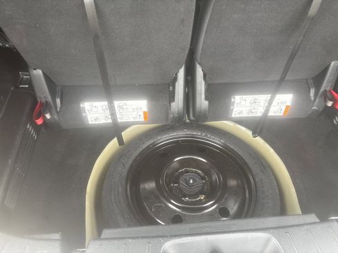 Used 2018 Ford Explorer XLT w/ Equipment Group 201A image 28