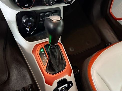 Used 2016 Jeep Renegade Limited w/ Safety & Security Group image 18