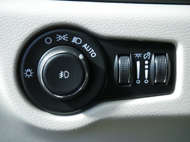 Used 2024 Chrysler Pacifica Touring-L AWD/4WD image 22