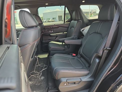 Used 2025 Honda Pilot TrailSport image 11