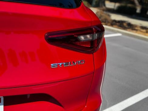 Used 2019 Alfa Romeo Stelvio RWD image 12