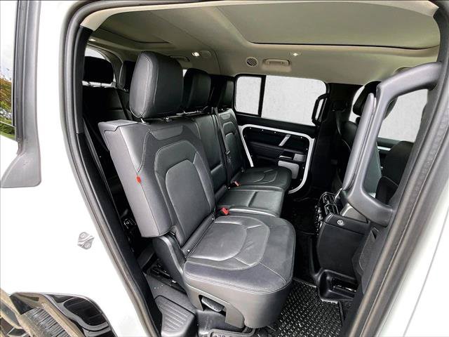 Used 2024 Land Rover Defender 130 X-Dynamic SE AWD/4WD image 29
