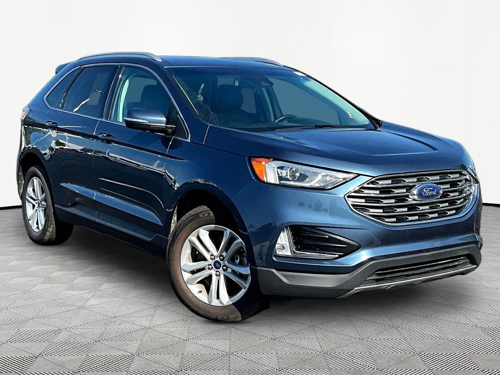 Used 2019 Ford Edge SEL w/ Equipment Group 201A AWD/4WD image 3
