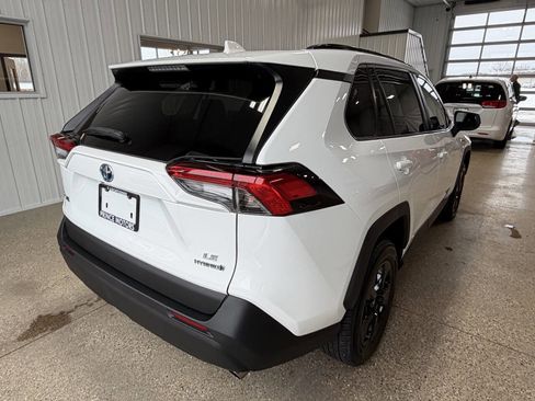 Used 2020 Toyota RAV4 LE image 12