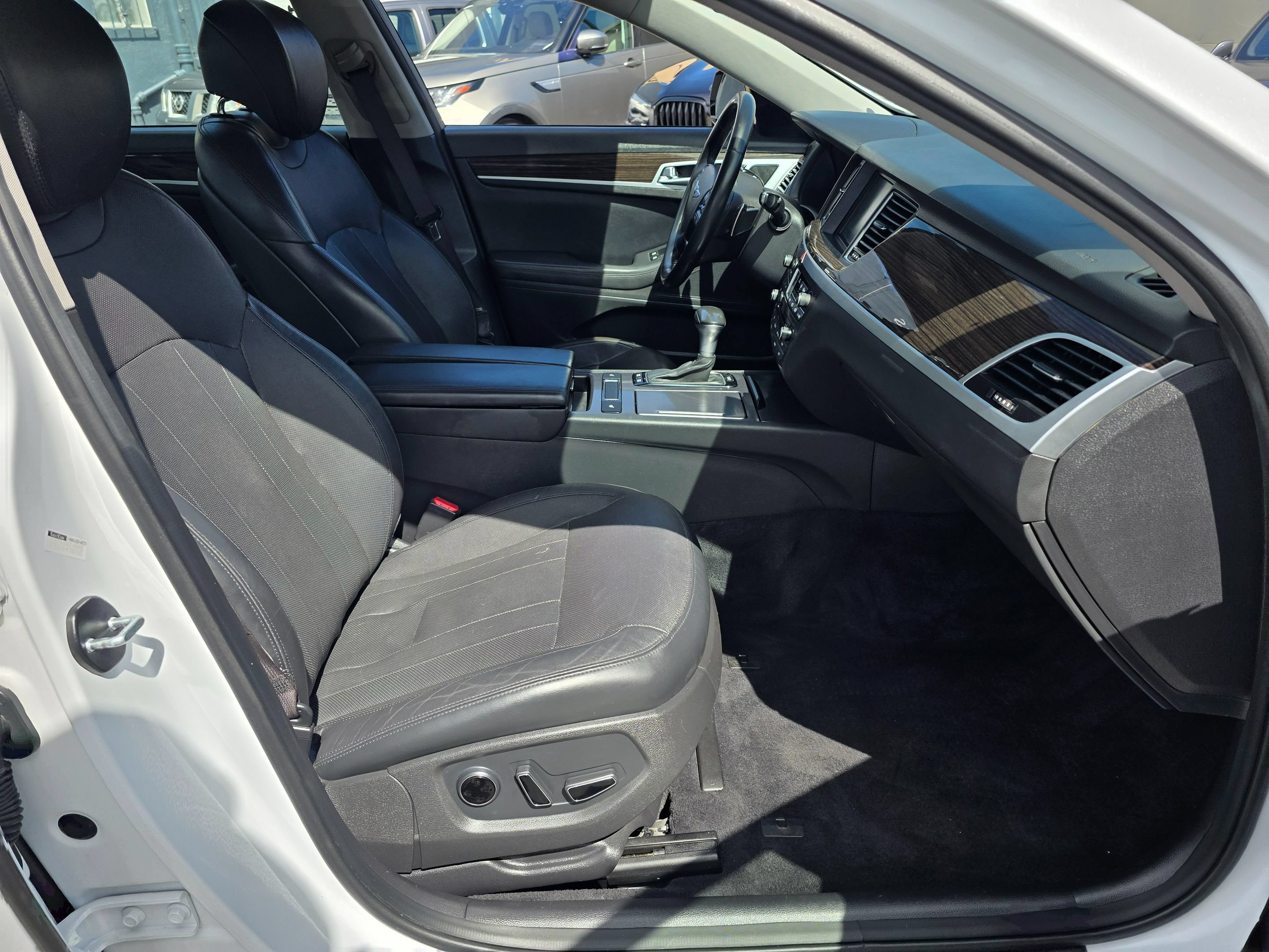 Used 2018 Genesis G80 3.8 RWD image 10