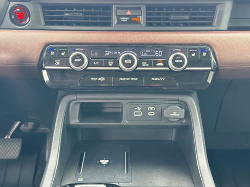 Used 2025 Honda Pilot Elite image 18