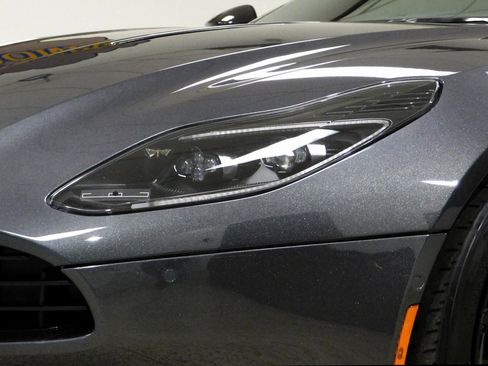 Used 2020 Aston Martin DB11 AMR image 27