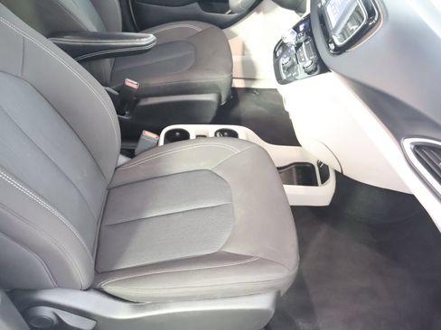 Used 2023 Chrysler Voyager LX FWD image 53