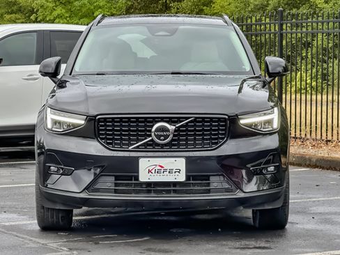 Used 2023 Volvo XC40 B5 Plus w/ Protection Package Premier AWD/4WD image 9