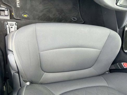 Used 2022 Toyota Corolla LE FWD image 9