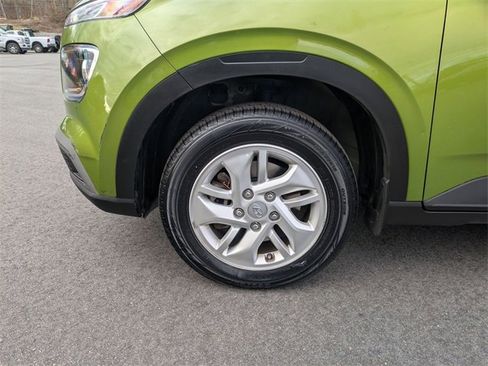 Certified 2022 Hyundai Venue SE image 9