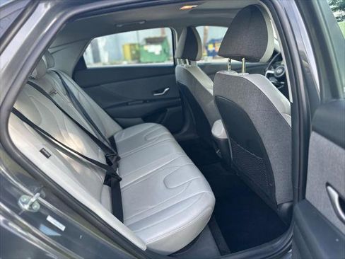 Used 2025 Hyundai Elantra Limited FWD image 19