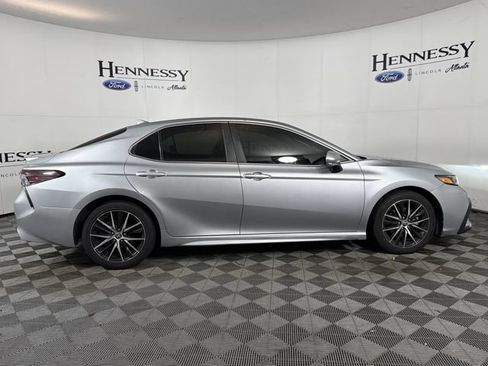 Used 2022 Toyota Camry SE FWD image 24