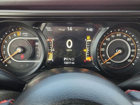 Used 2024 Jeep Gladiator Rubicon w/ Technology Group image 10