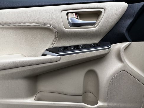 Used 2017 Toyota Camry XLE image 13