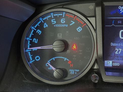 Used 2021 Toyota Tacoma TRD Off-Road image 12