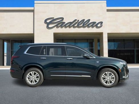 New 2025 Cadillac XT6 Luxury image 6