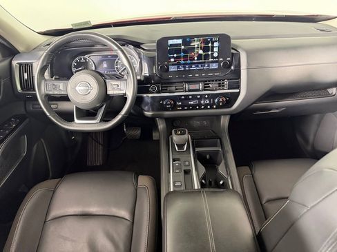 Used 2023 Nissan Pathfinder SL w/ Lighting Package (N92) FWD image 13
