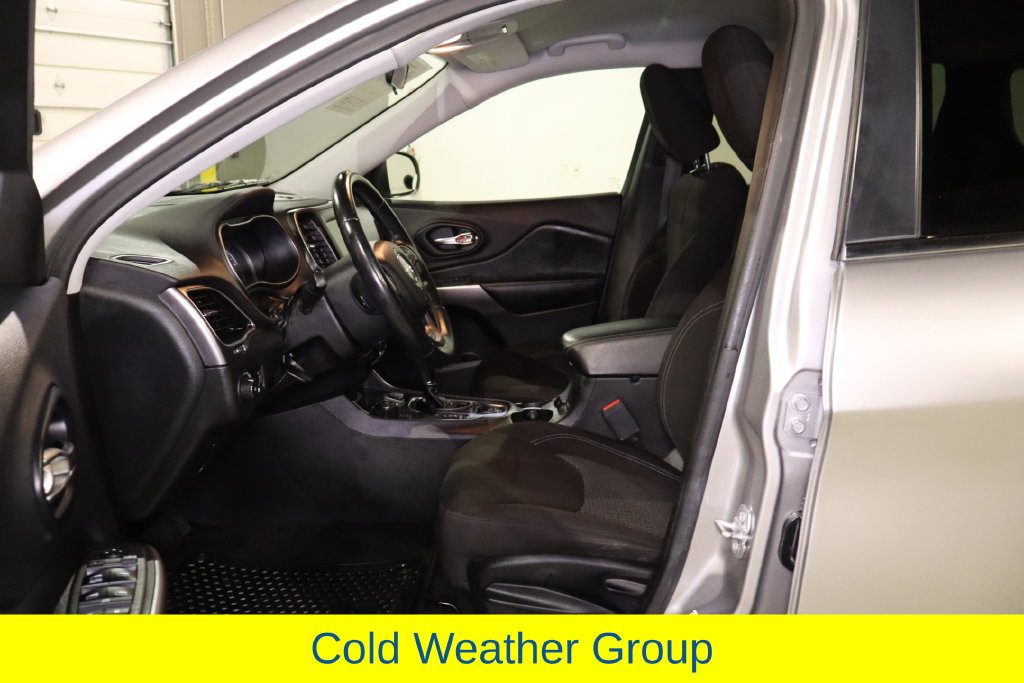 Used 2019 Jeep Cherokee Latitude w/ Cold Weather Group AWD/4WD image 12