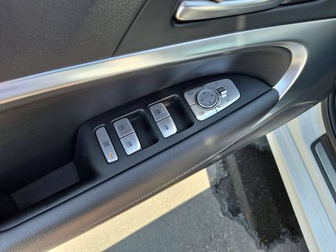 Used 2025 Genesis G70 2.5T RWD image 13