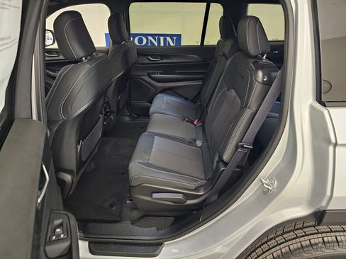 New 2025 Jeep Grand Cherokee L Altitude image 38