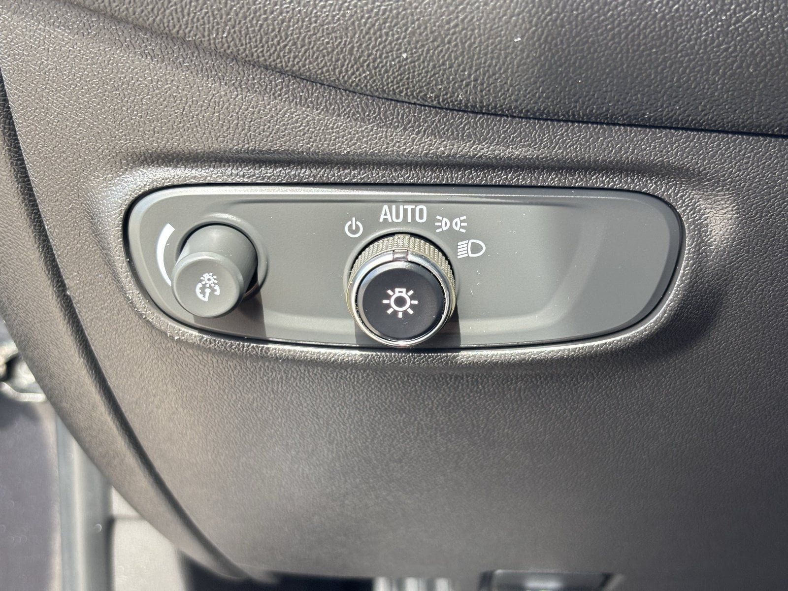 Used 2022 Chevrolet Equinox LS w/ LS Convenience Package FWD image 32