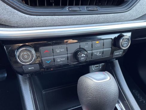 Used 2024 Jeep Compass Sport image 13