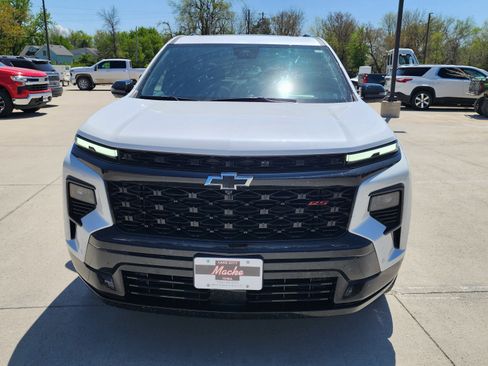 Used 2024 Chevrolet Traverse RS AWD/4WD image 2