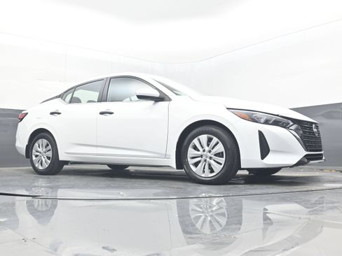 Certified 2025 Nissan Sentra S FWD image 21