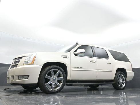 Used 2014 Cadillac Escalade ESV Premium image 11