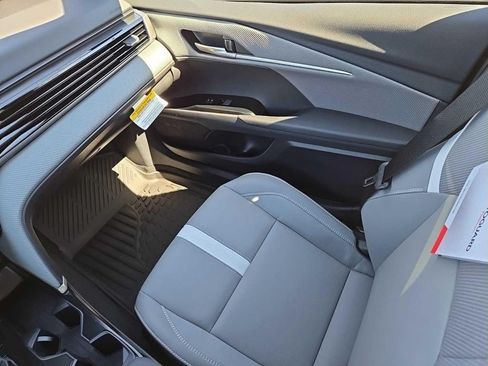 Used 2025 Toyota Camry SE w/ Convenience Package FWD image 12